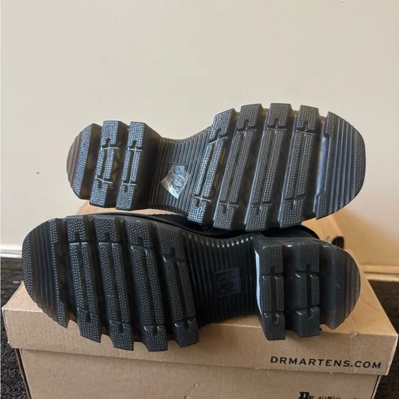 Dr Martens Corran Black Chelsea Boots - Picture 5 of 6